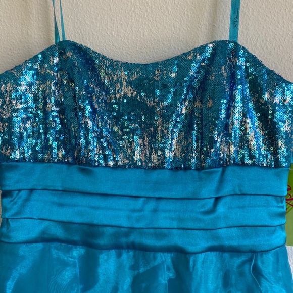 Dress - Picture 2 of 4